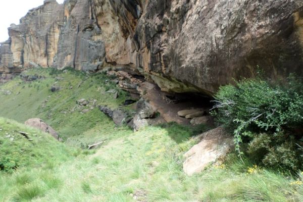 Thamathu and Lammergeier Cave Hike