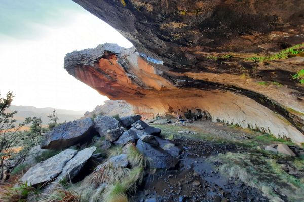 Tarn Cave Hike