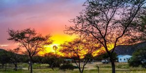 Erongo Rocks - Farmhouse & Camping